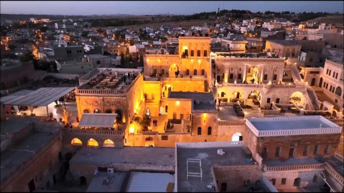 Midyat Çarşısı'nın tarihi sokakları ve taş binaları